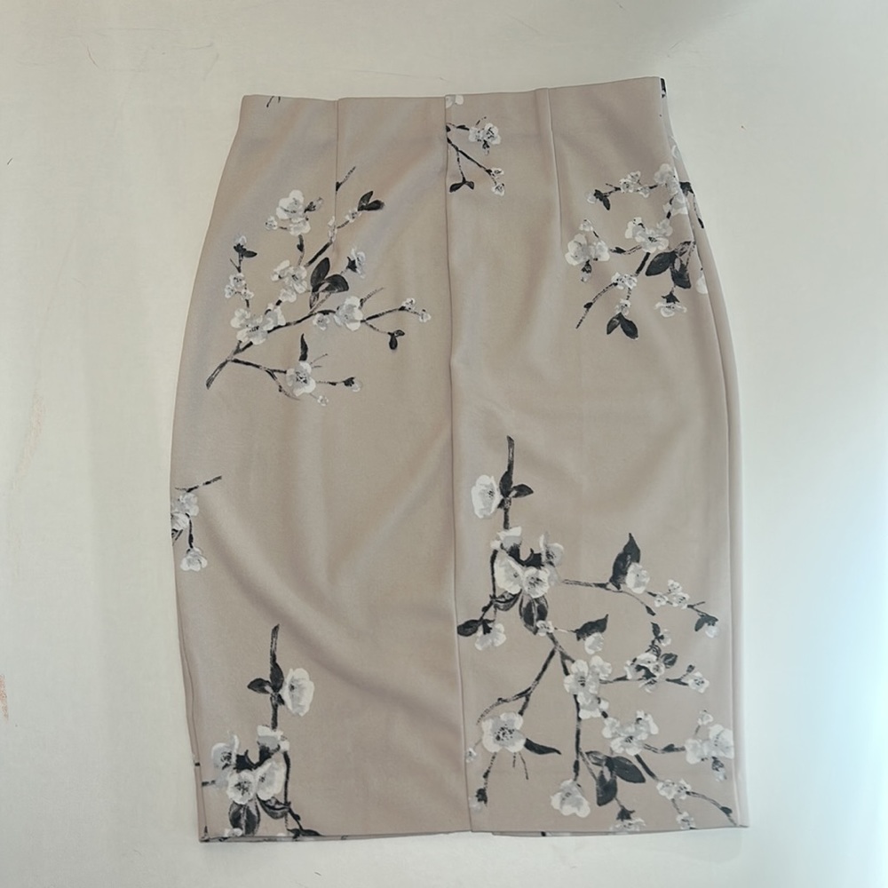 DYNAMITE FLORAL MIDI PENCIL SKIRT IN SIZE SMALL